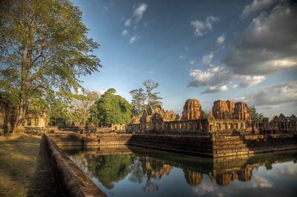 Mueang-Tam-Stone-Sanctuary_20121227_017_8_9_Khmer_-Mueang-Tam-Stone-Sanctuary_-Temple_-Thailand-600x399-600x399.jpg